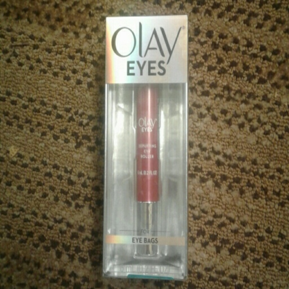 oil of olay depuffing eye roller